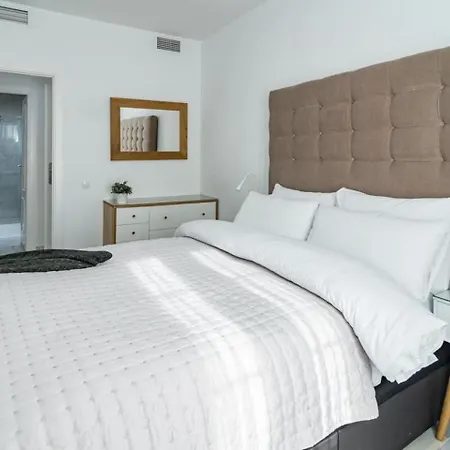 Ab4 - Lovely Walking Distance,