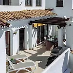Апартаменти Ab4 - Lovely Walking Distance *